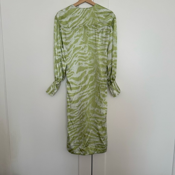 GANNI Zebra-print silk-blend midi dress - Picture 6 of 12